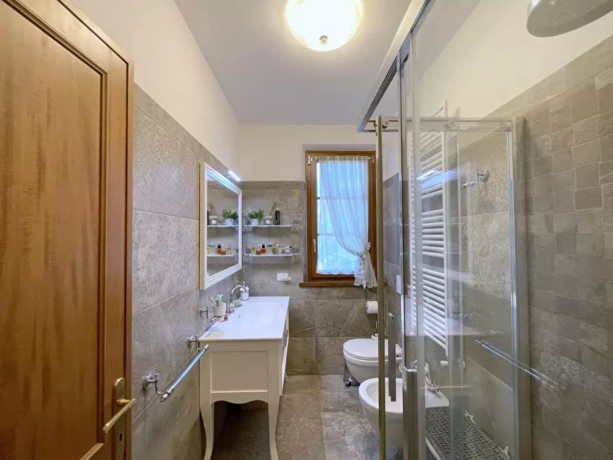 Immagine 35 di Casa trifamiliare in vendita  a Camaiore