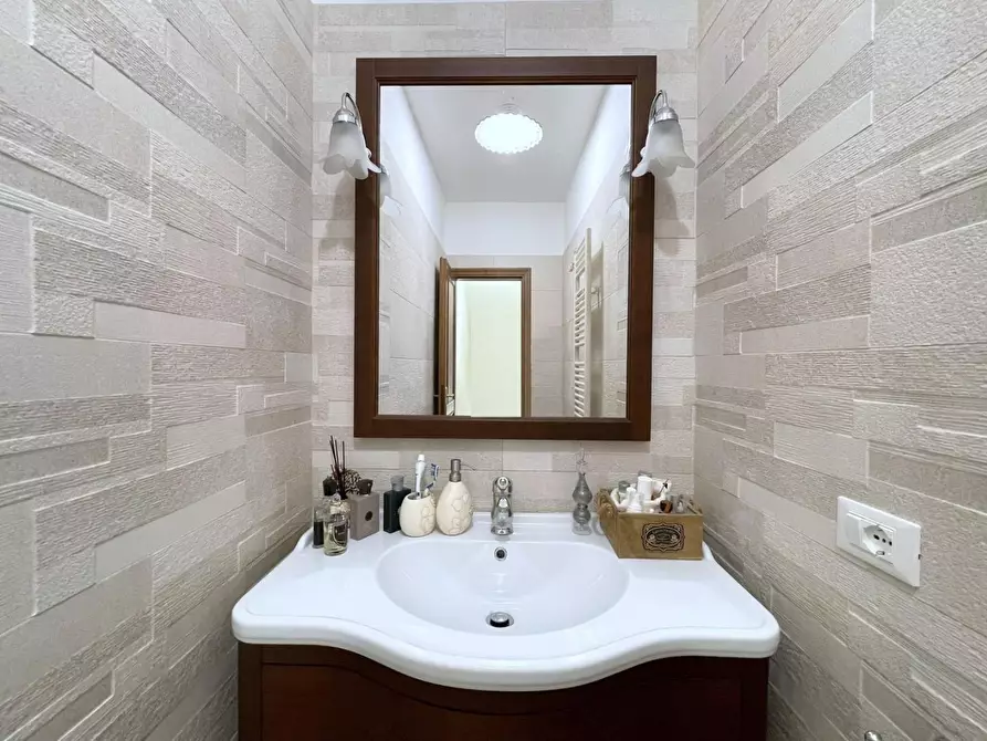 Immagine 19 di Casa trifamiliare in vendita  a Camaiore