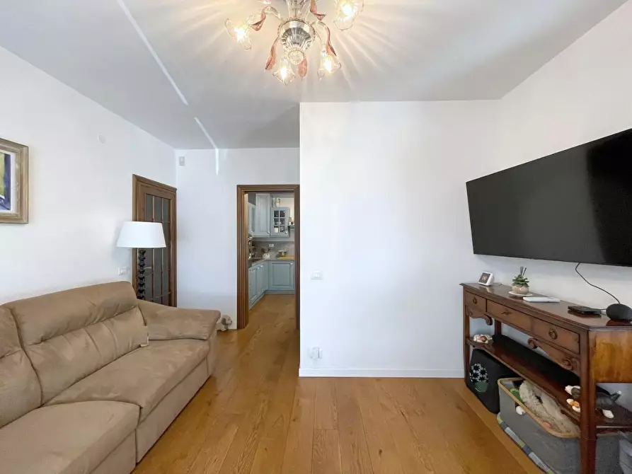 Immagine 10 di Casa trifamiliare in vendita  a Camaiore