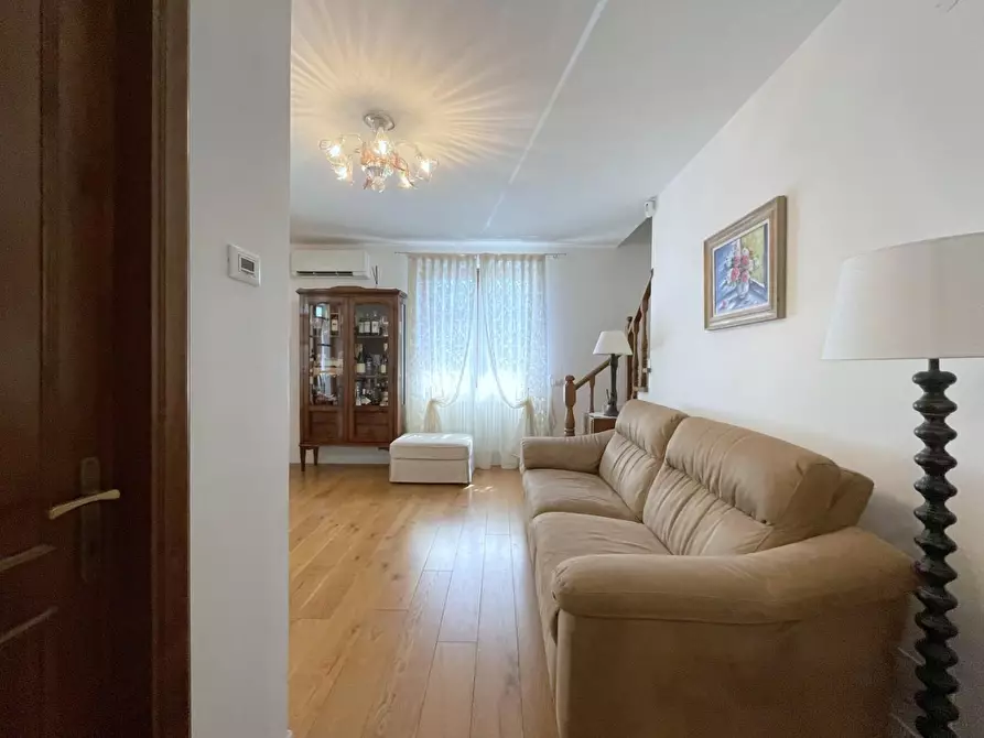 Immagine 13 di Casa trifamiliare in vendita  a Camaiore