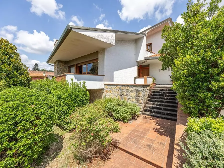 Immagine 46 di Villa in vendita  a Lucca