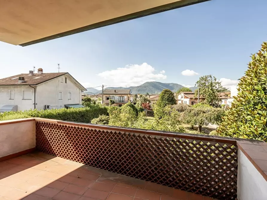 Immagine 50 di Villa in vendita  a Lucca