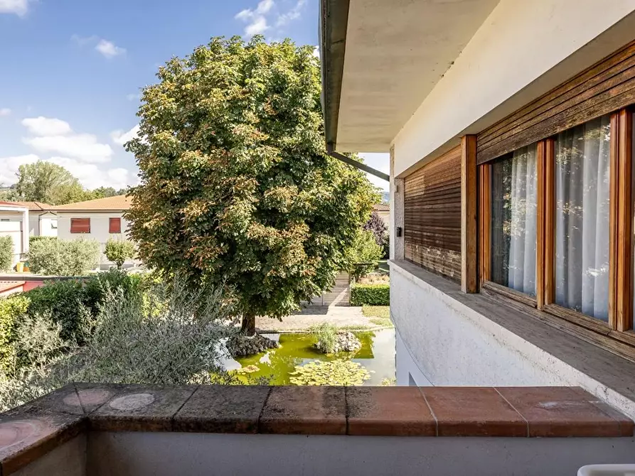 Immagine 49 di Villa in vendita  a Lucca
