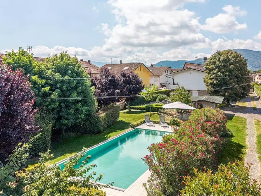 Immagine 11 di Villa in vendita  a Lucca