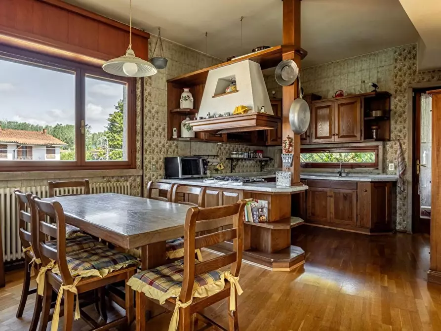 Immagine 18 di Villa in vendita  a Lucca