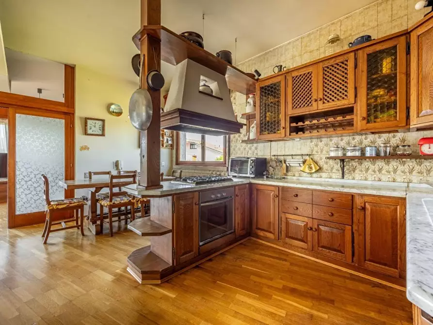 Immagine 20 di Villa in vendita  a Lucca