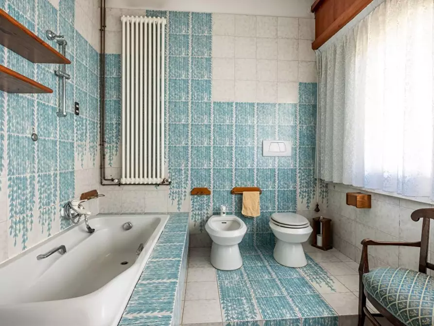 Immagine 32 di Villa in vendita  a Lucca