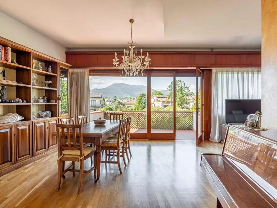 Immagine 14 di Villa in vendita  a Lucca