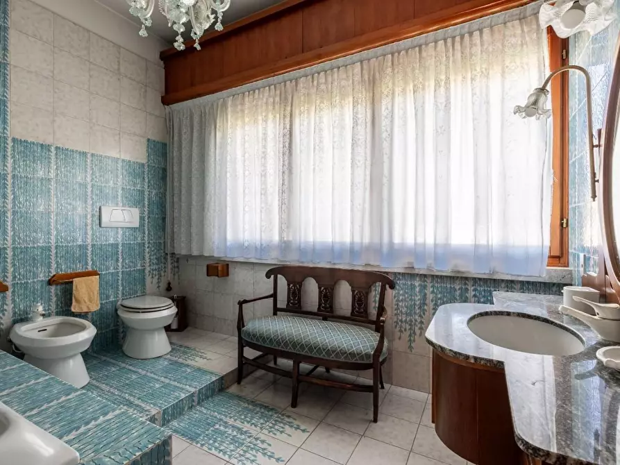 Immagine 30 di Villa in vendita  a Lucca