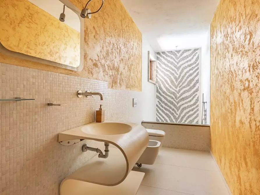 Immagine 45 di Villa in vendita  a Lucca