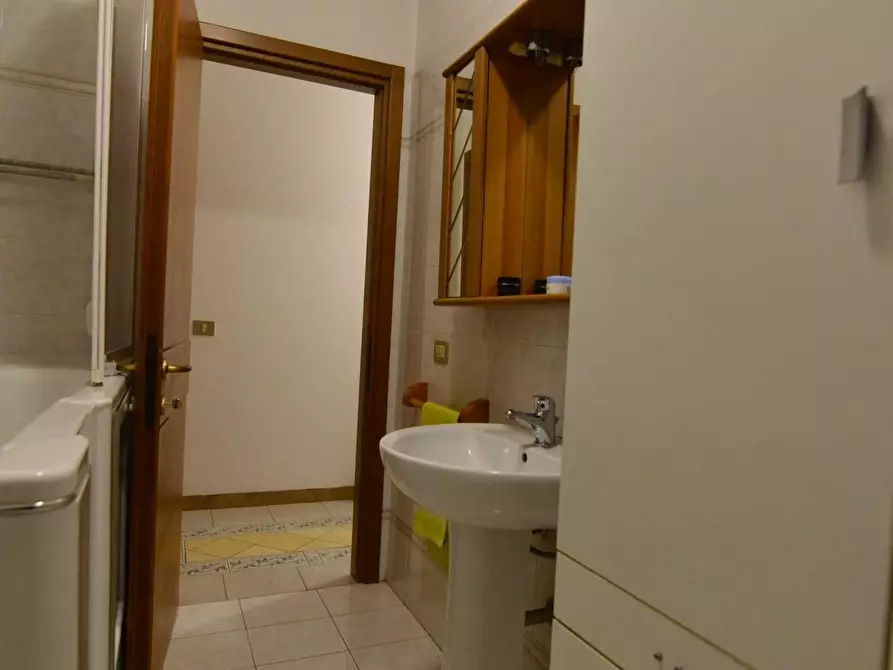 Immagine 18 di Appartamento in vendita  a Massa