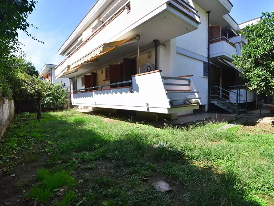 Immagine 1 di Appartamento in vendita  a Massa