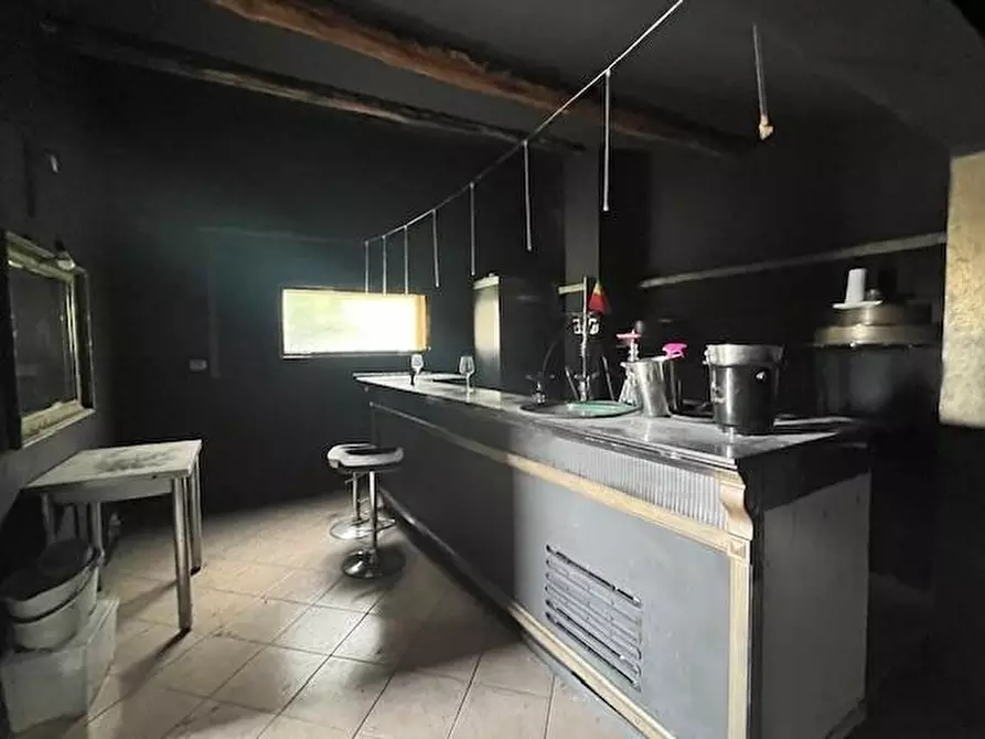 Immagine 9 di Laboratorio in vendita  a Massa