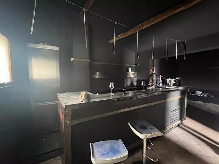 Immagine 10 di Laboratorio in vendita  a Massa