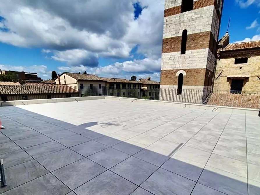 Immagine 4 di Appartamento in vendita  a Siena