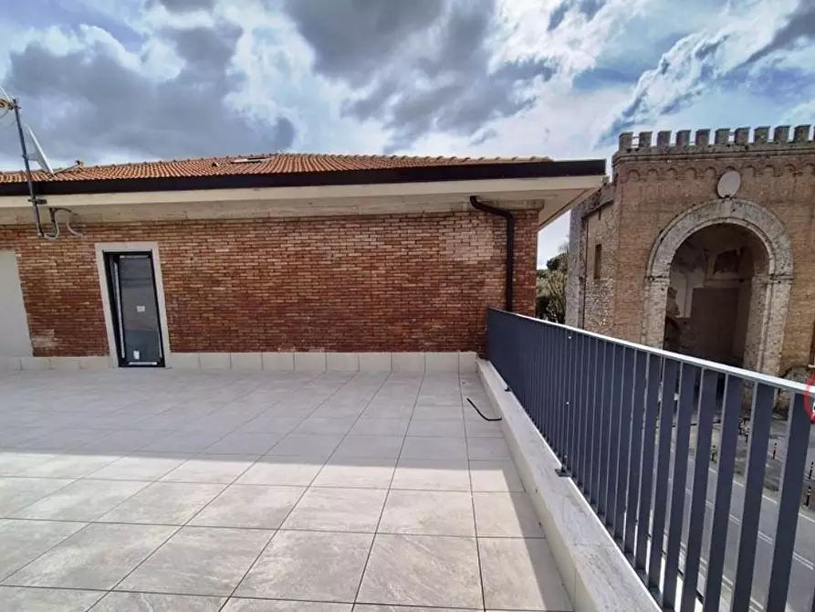 Immagine 9 di Appartamento in vendita  a Siena