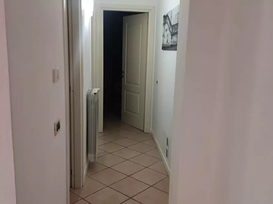 Immagine 10 di Appartamento in vendita  a Lucca