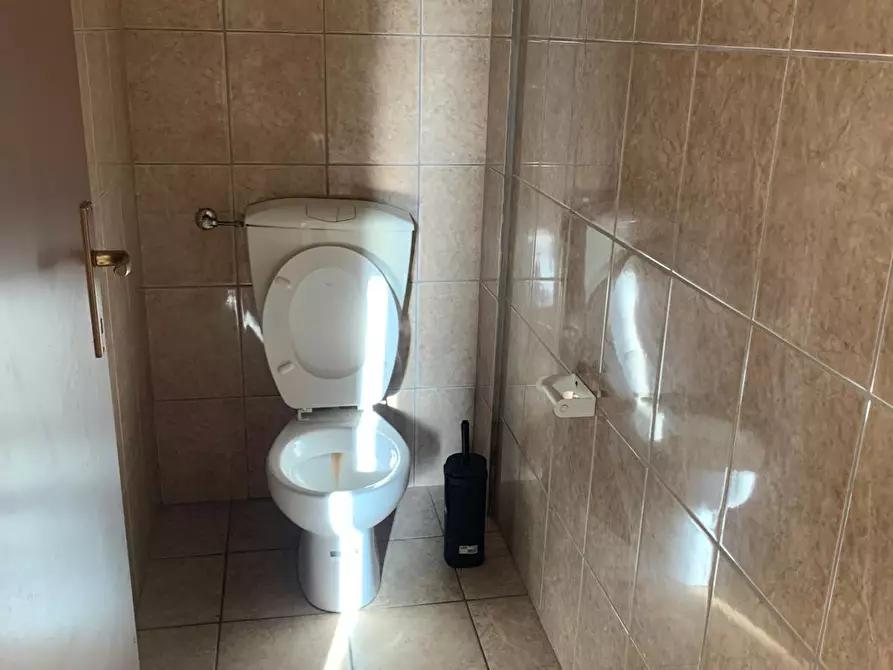 Immagine 5 di Attività artigianale in vendita  a Livorno