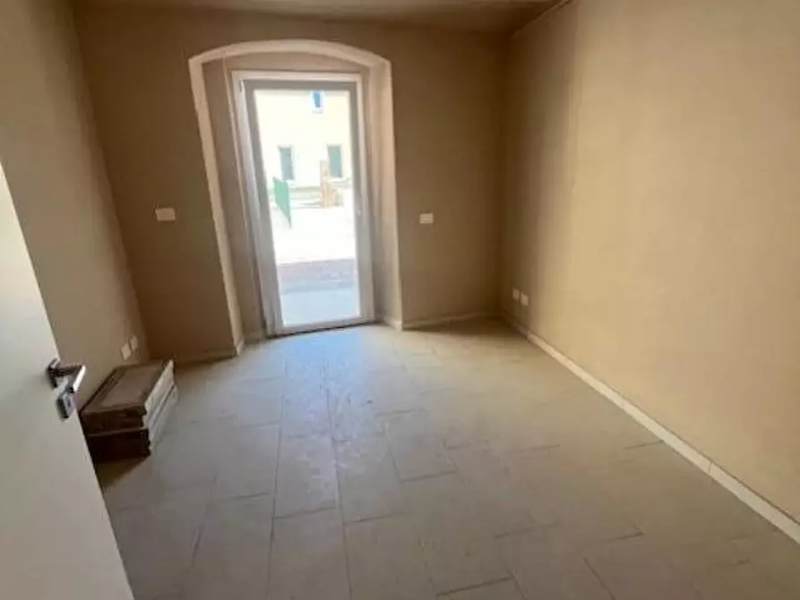 Immagine 10 di Porzione di casa in vendita  a Sarzana