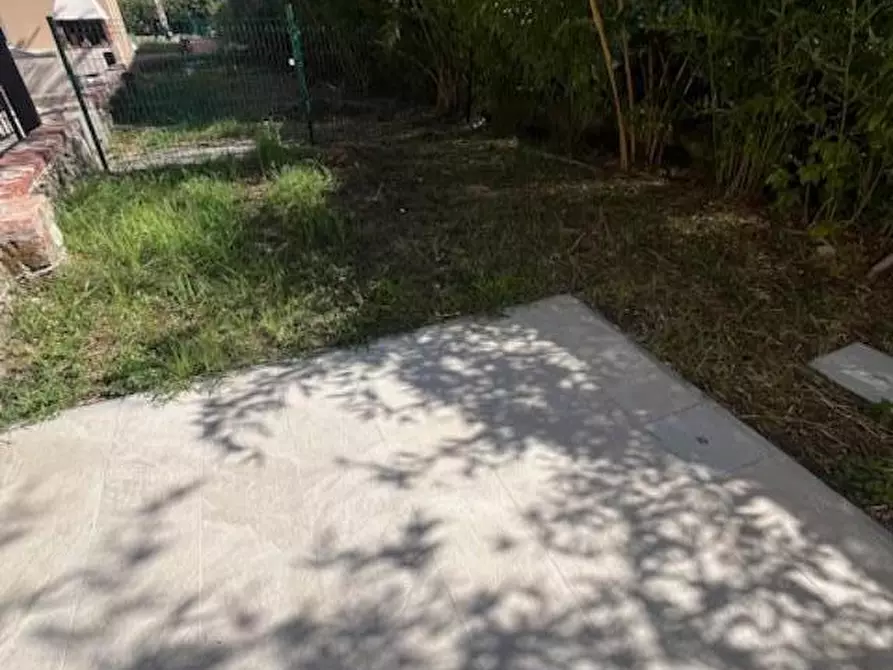 Immagine 5 di Porzione di casa in vendita  a Sarzana