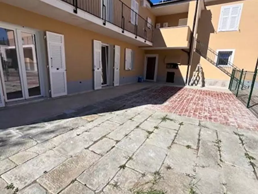 Immagine 1 di Porzione di casa in vendita  a Sarzana