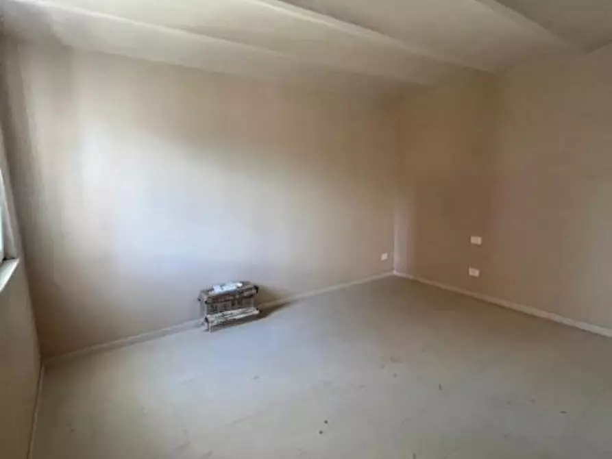 Immagine 15 di Porzione di casa in vendita  a Sarzana