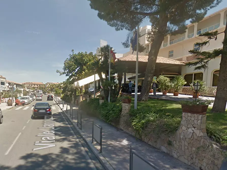 Immagine 2 di Bar / Ristorante in affitto  a Giardini-Naxos