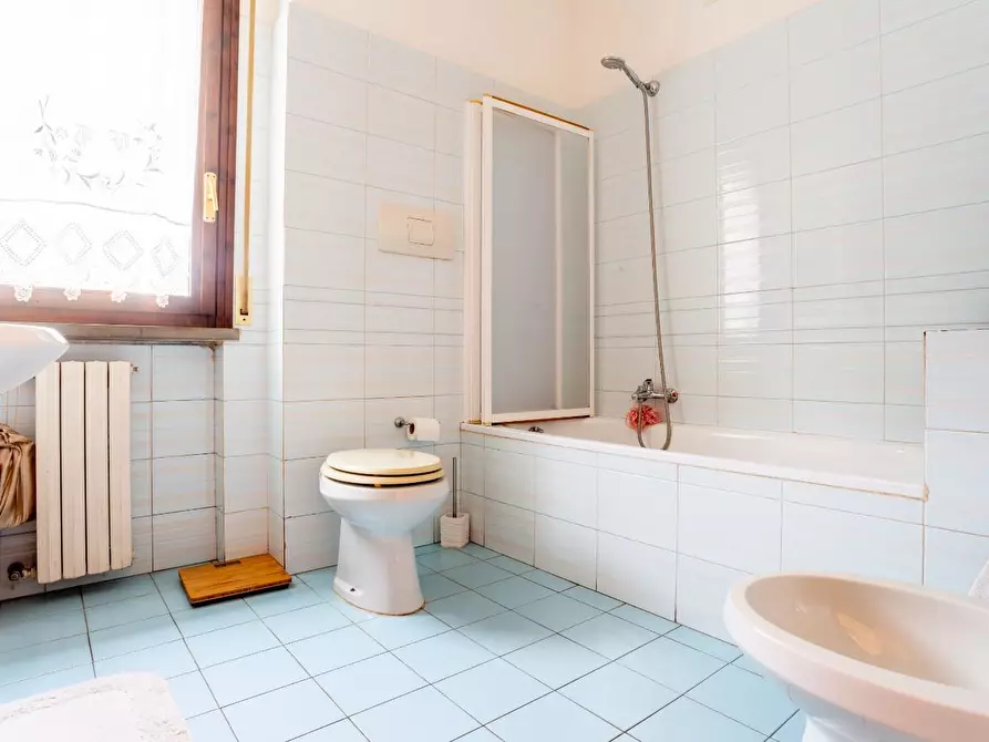 Immagine 5 di Villa in vendita  a San Giuliano Terme