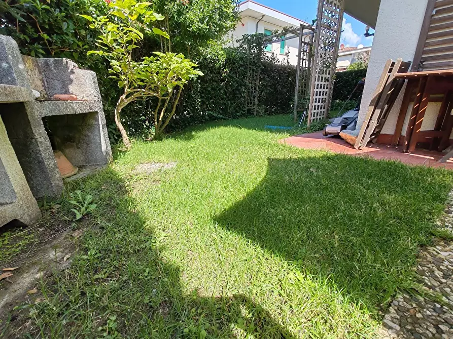 Immagine 25 di Appartamento in vendita  a Massa