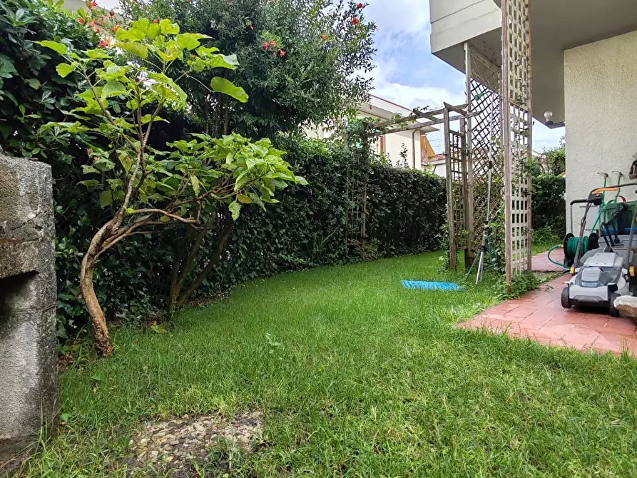 Immagine 17 di Appartamento in vendita  a Massa
