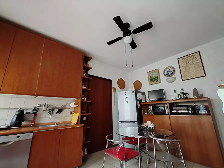 Immagine 6 di Appartamento in vendita  a Massa