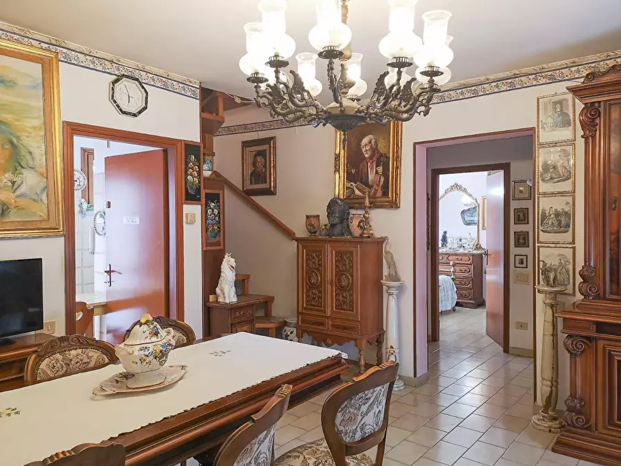 Immagine 2 di Appartamento in vendita  a Massa