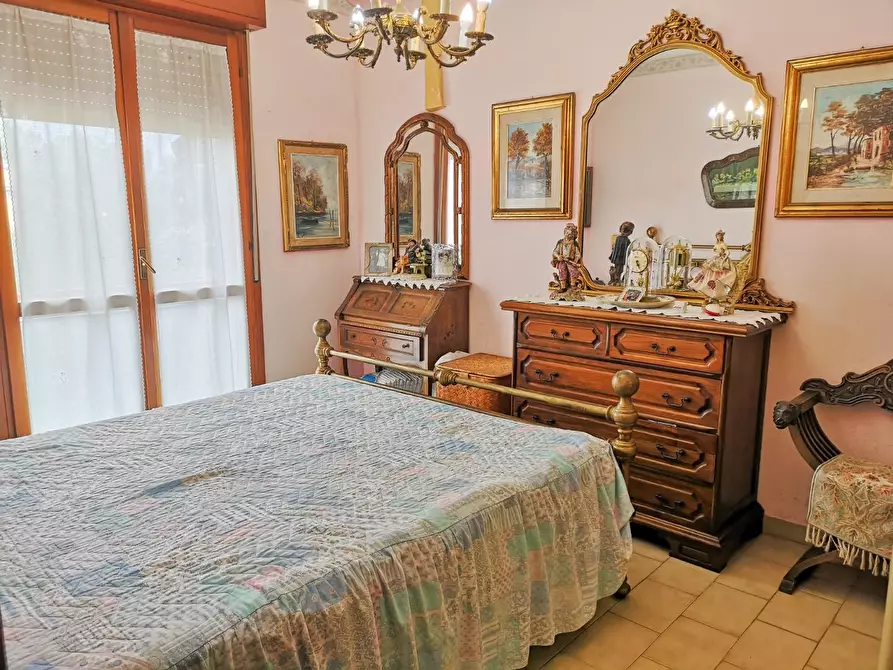 Immagine 12 di Appartamento in vendita  a Massa