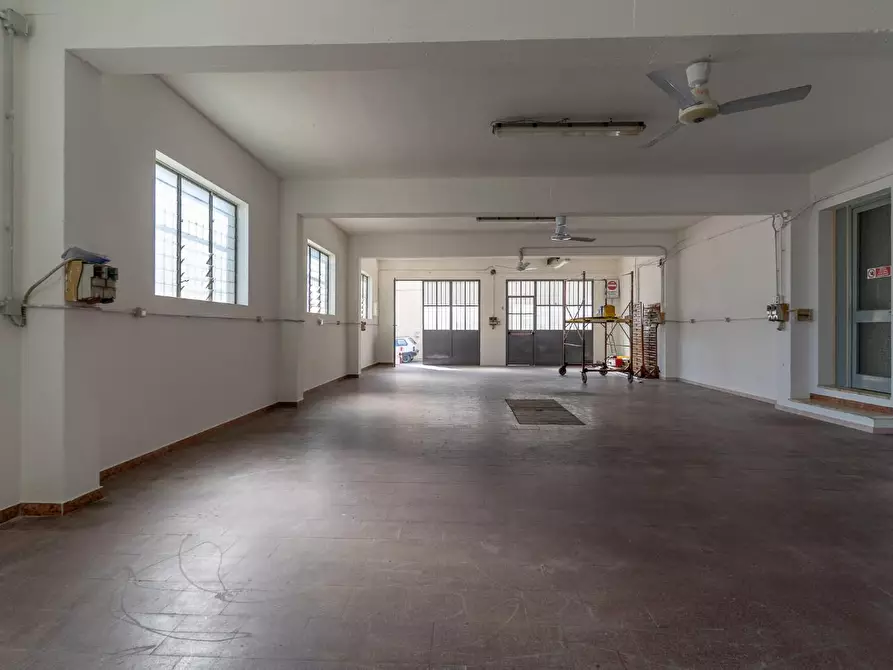 Immagine 1 di Attività artigianale in affitto  a Cerreto Guidi