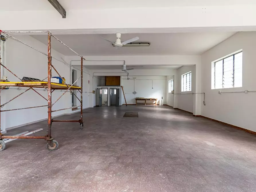 Immagine 4 di Attività artigianale in affitto  a Cerreto Guidi