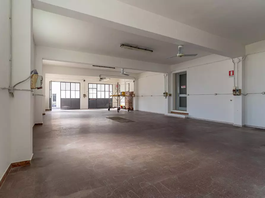 Immagine 2 di Attività artigianale in affitto  a Cerreto Guidi