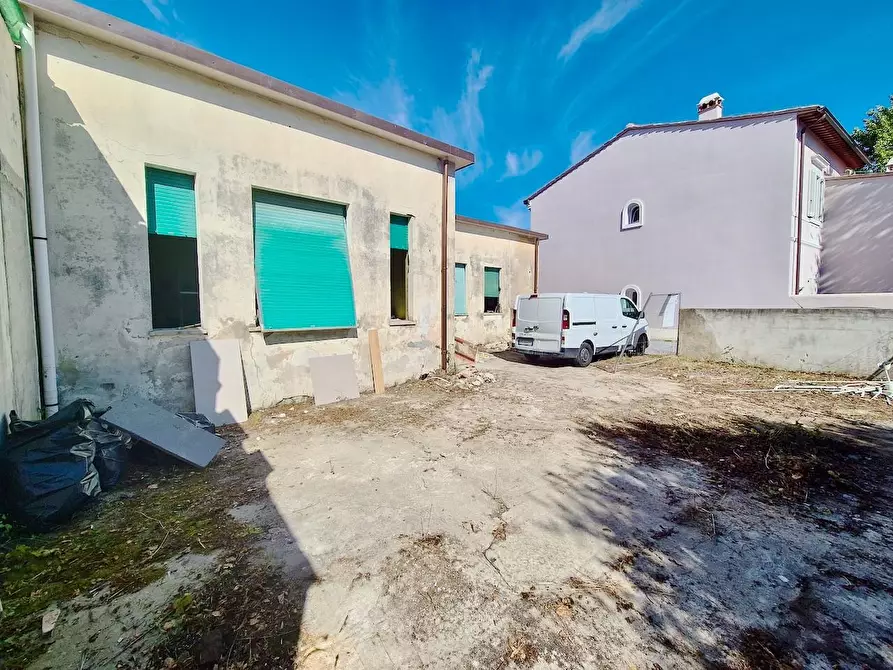 Immagine 27 di Villa in vendita  a Pisa