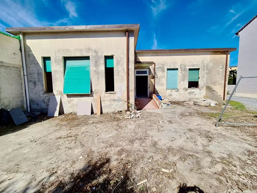 Immagine 12 di Villa in vendita  a Pisa