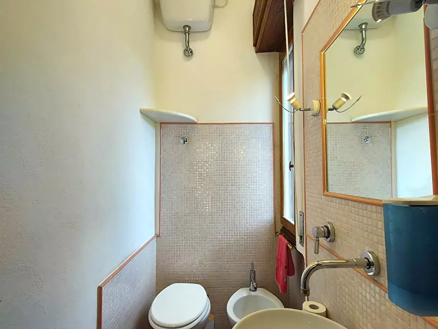 Immagine 41 di Casa bifamiliare in vendita  a Lucca