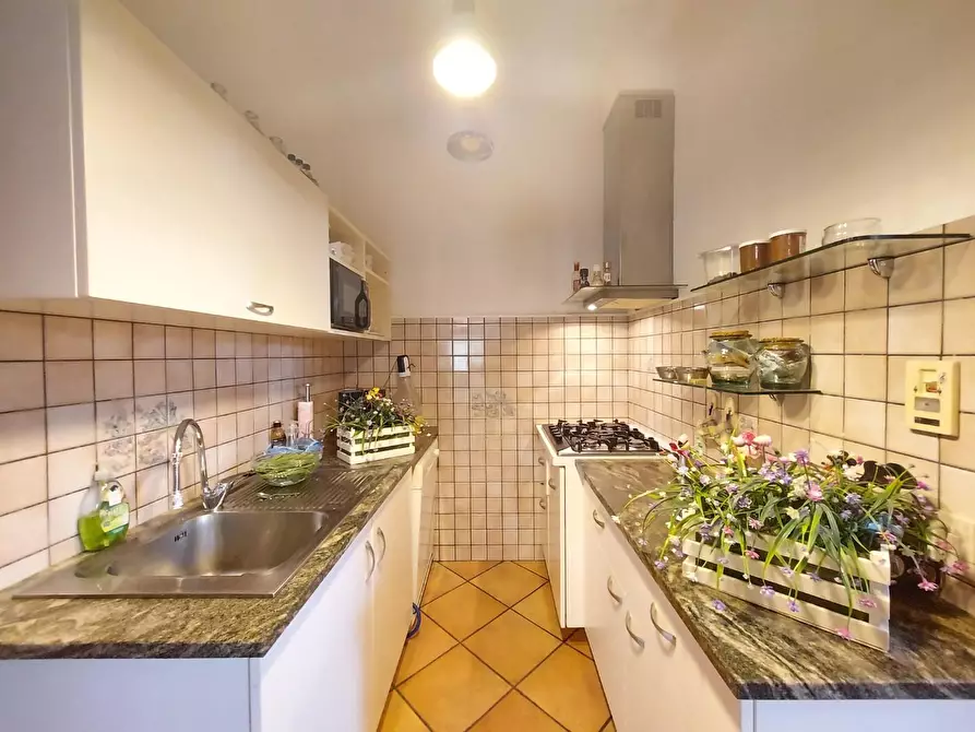 Immagine 15 di Casa bifamiliare in vendita  a Lucca