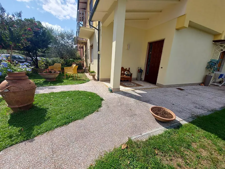 Immagine 19 di Casa bifamiliare in vendita  a Lucca