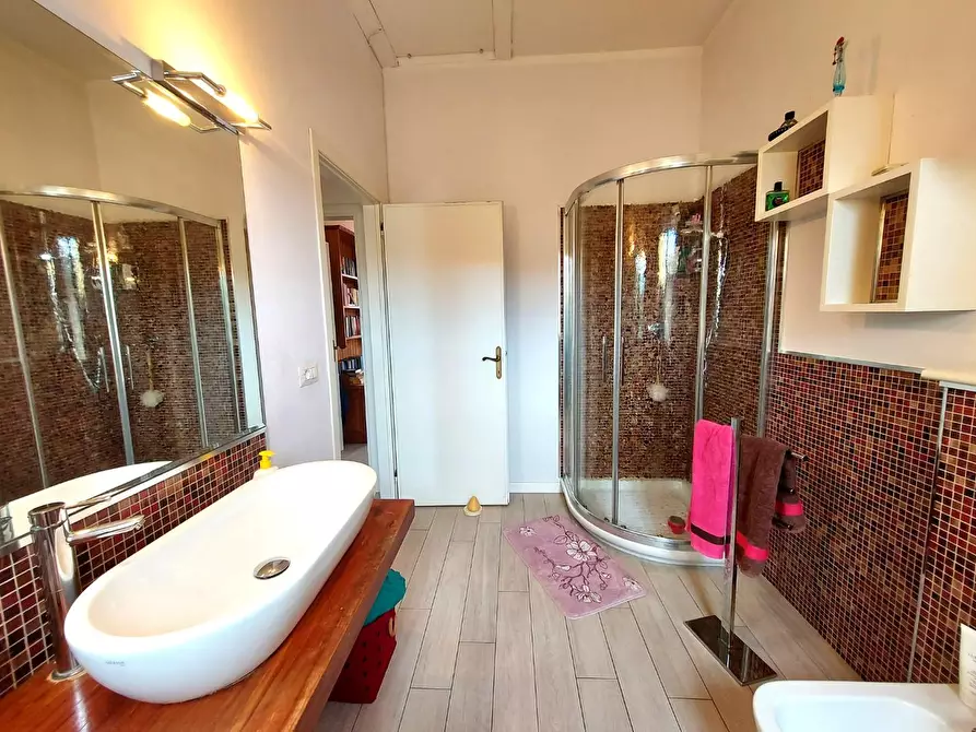 Immagine 51 di Casa bifamiliare in vendita  a Lucca