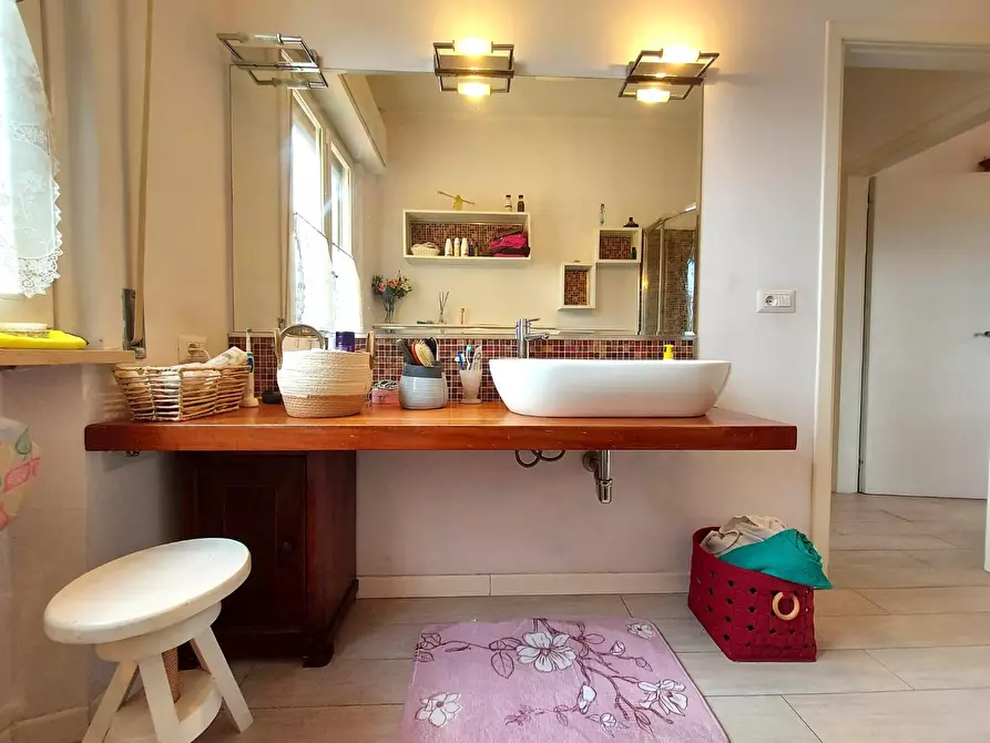 Immagine 53 di Casa bifamiliare in vendita  a Lucca