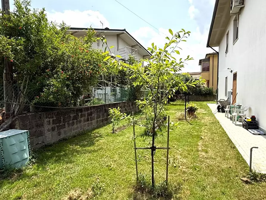 Immagine 21 di Villa in vendita  a Vicopisano