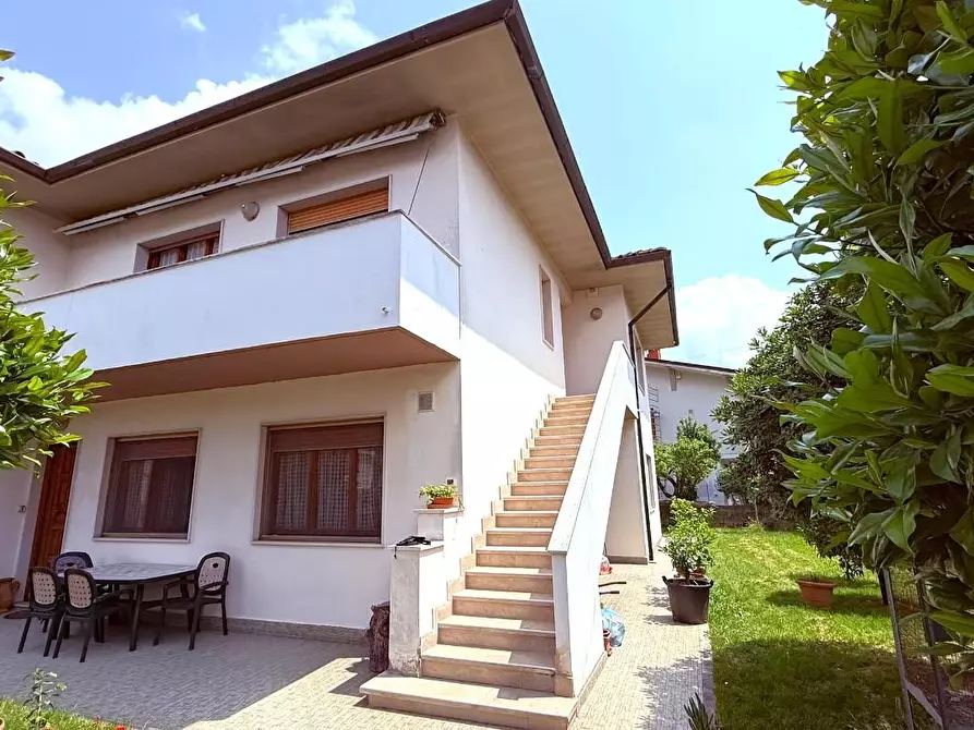 Immagine 23 di Villa in vendita  a Vicopisano