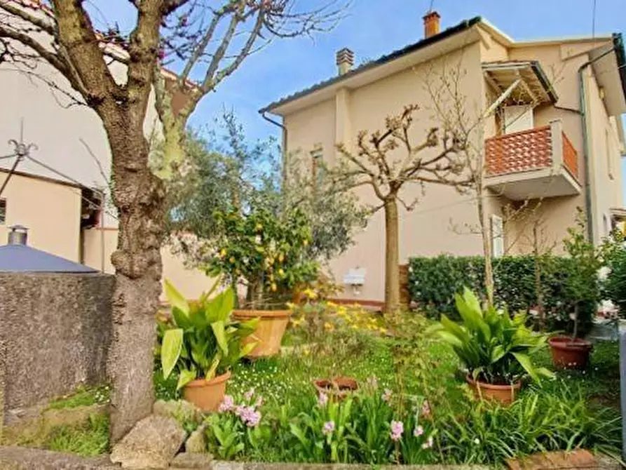 Immagine 4 di Casa indipendente in vendita  a Santa Maria A Monte