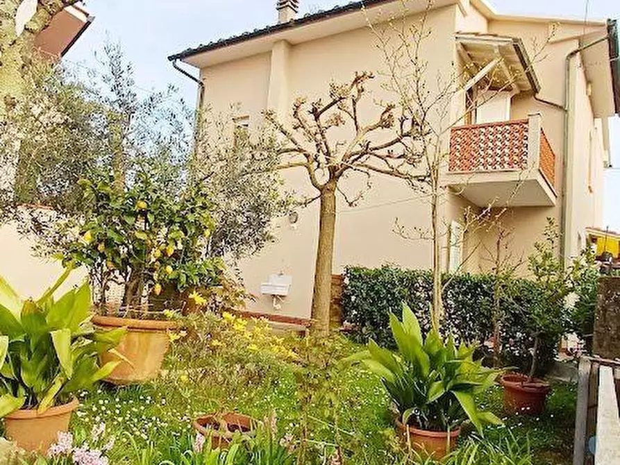 Immagine 8 di Casa indipendente in vendita  a Santa Maria A Monte