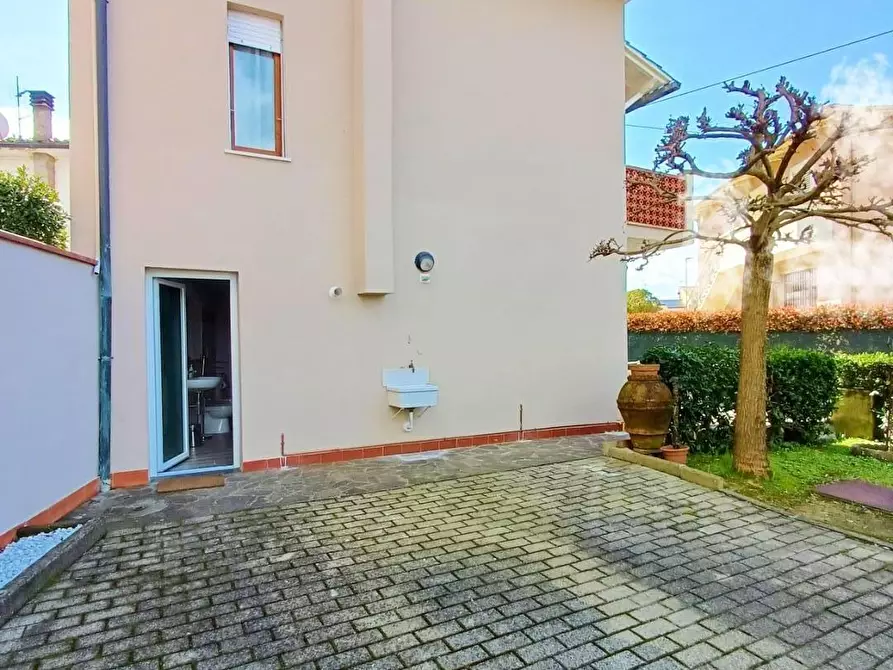 Immagine 6 di Casa indipendente in vendita  a Santa Maria A Monte