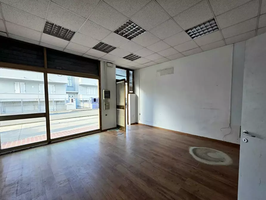 Immagine 3 di Locale commerciale in affitto  a Santa Croce Sull'arno
