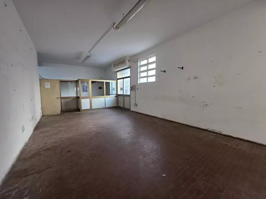 Immagine 4 di Locale commerciale in affitto  a Santa Croce Sull'arno